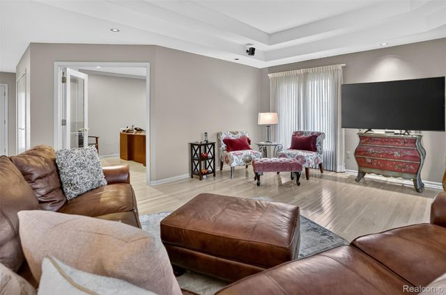 1100 Joshua Drive, Troy, MI 48098