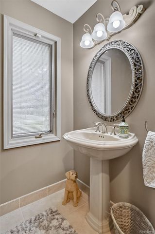 1100 Joshua Drive, Troy, MI 48098