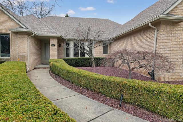 1100 Joshua Drive, Troy, MI 48098