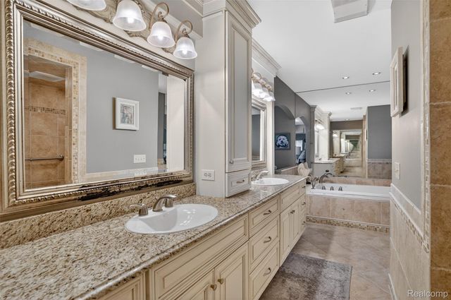 1100 Joshua Drive, Troy, MI 48098