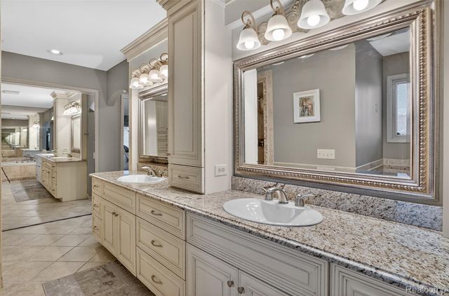 1100 Joshua Drive, Troy, MI 48098