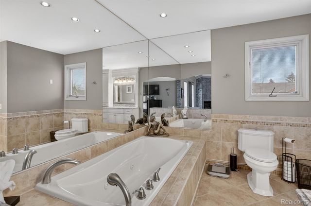 1100 Joshua Drive, Troy, MI 48098