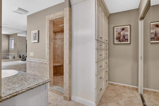 1100 Joshua Drive, Troy, MI 48098