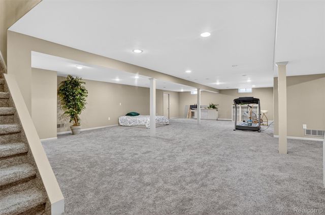 1100 Joshua Drive, Troy, MI 48098