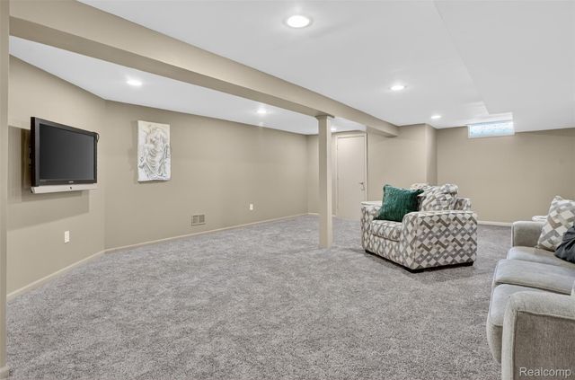 1100 Joshua Drive, Troy, MI 48098