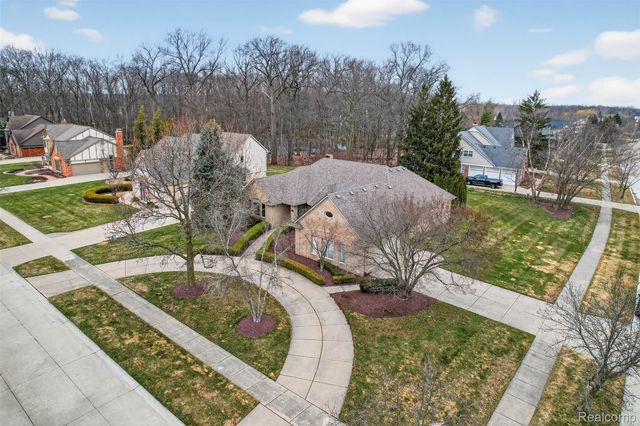 1100 Joshua Drive, Troy, MI 48098