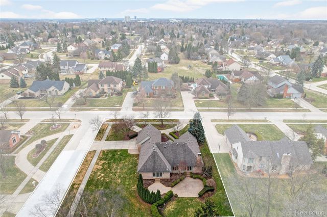 1100 Joshua Drive, Troy, MI 48098