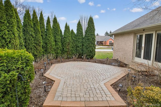 1100 Joshua Drive, Troy, MI 48098