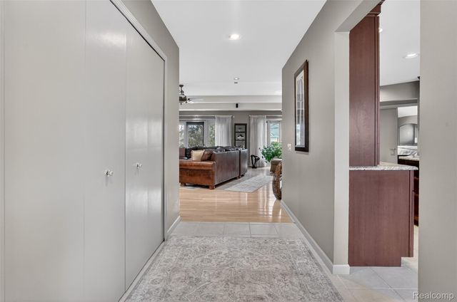 1100 Joshua Drive, Troy, MI 48098