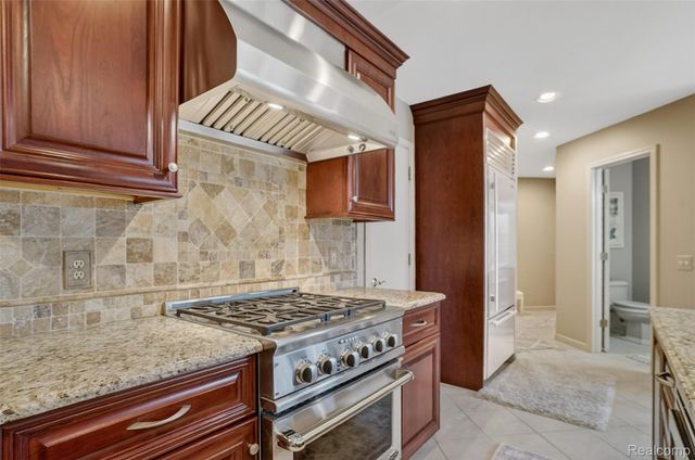 1100 Joshua Drive, Troy, MI 48098