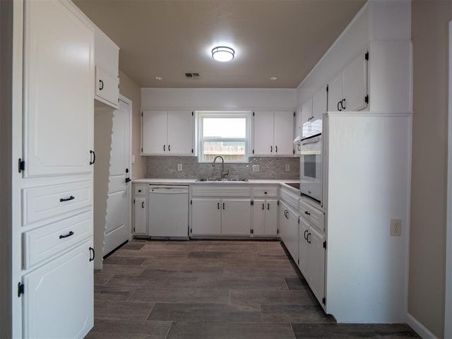 2303 N McKinley Avenue, Shawnee, OK 74804