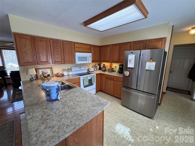 35 Azalea Drive, Spruce Pine, NC 28777