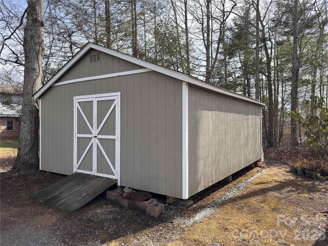 35 Azalea Drive, Spruce Pine, NC 28777