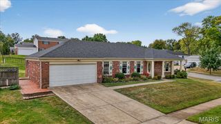 4818 Chapel Hill Drive, St Louis, MO 63128