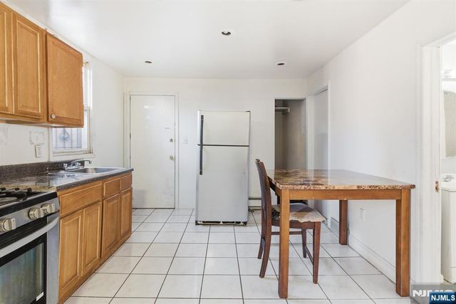 402 15th Street, Newark, NJ 07103