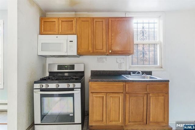 402 15th Street, Newark, NJ 07103