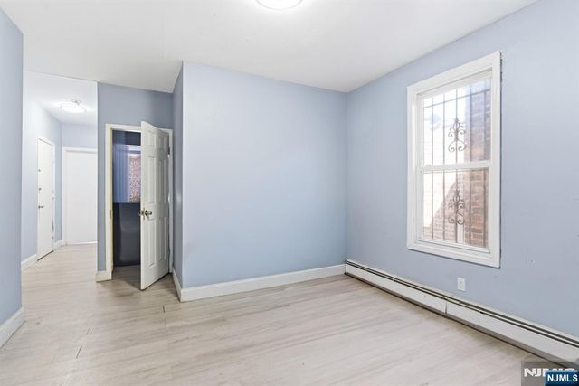 402 15th Street, Newark, NJ 07103