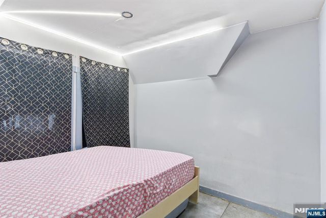 402 15th Street, Newark, NJ 07103