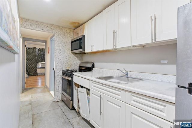 402 15th Street, Newark, NJ 07103