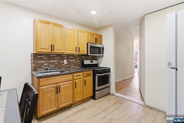 402 15th Street, Newark, NJ 07103