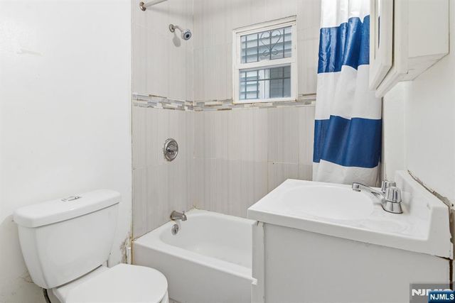 402 15th Street, Newark, NJ 07103