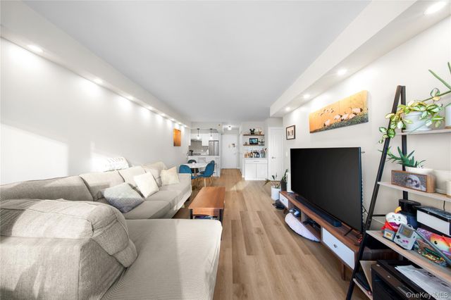 4-74 48th Avenue 35E, Long Island City, NY 11109