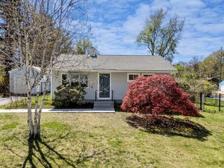 15 Crestmont Street, Springfield, MA 01108
