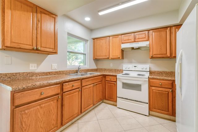 332 NE Cullman Court, Port St. Lucie, Port St Lucie, FL 34983