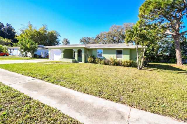 332 NE Cullman Court, Port St. Lucie, Port St Lucie, FL 34983