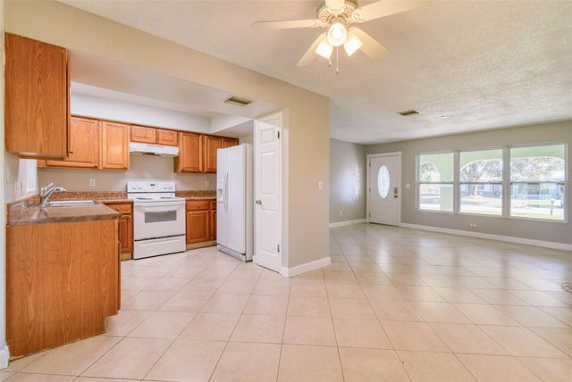 332 NE Cullman Court, Port St. Lucie, Port St Lucie, FL 34983