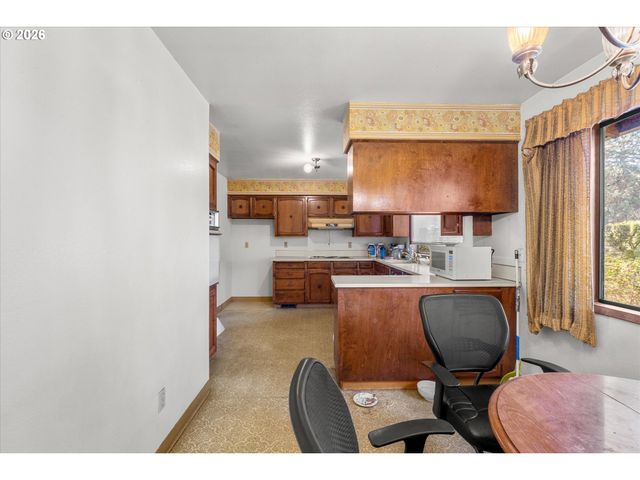 6167 Se KELLOGG Ct, Milwaukie, OR 97267