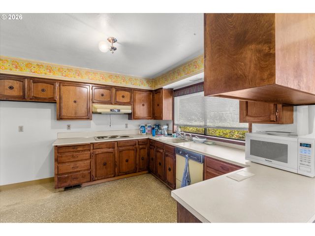 6167 Se KELLOGG Ct, Milwaukie, OR 97267