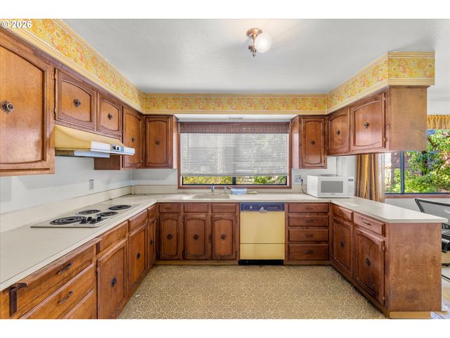 6167 Se KELLOGG Ct, Milwaukie, OR 97267