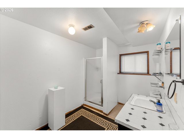 6167 Se KELLOGG Ct, Milwaukie, OR 97267