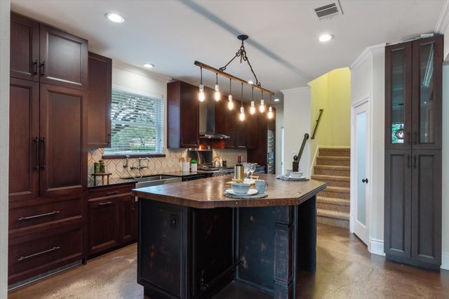 8916 Pepper Rock DR, Austin, TX 78717