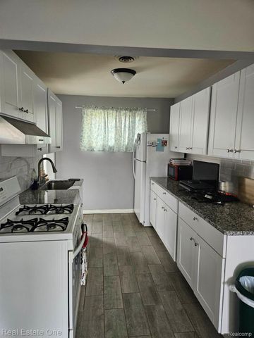 8257 Oak Street, Taylor, MI 48180