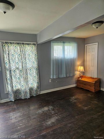 8257 Oak Street, Taylor, MI 48180