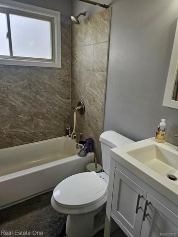 8257 Oak Street, Taylor, MI 48180