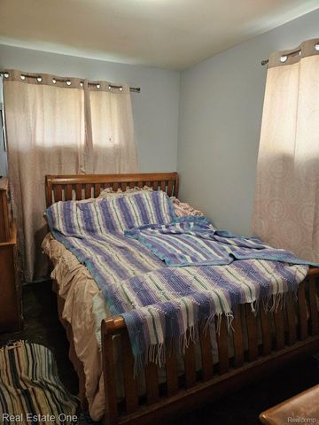 8257 Oak Street, Taylor, MI 48180