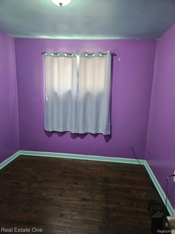 8257 Oak Street, Taylor, MI 48180