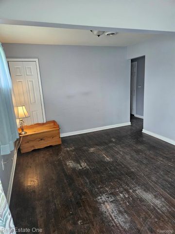 8257 Oak Street, Taylor, MI 48180