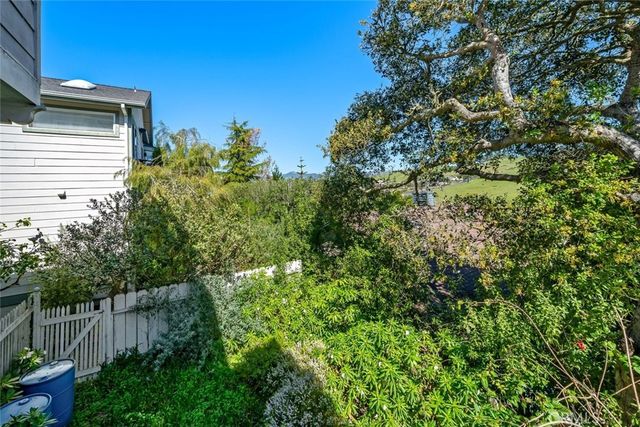 2110 Mccabe Drive, Cambria, CA 93428