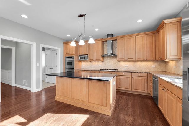 141 Walnut Street, Libertyville, IL 60048