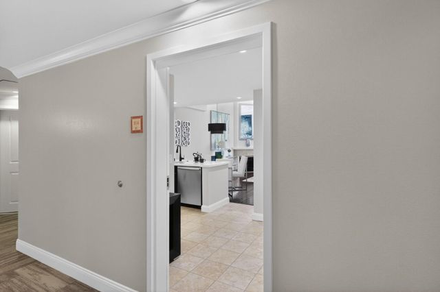 222 8th Avenue 304, San Mateo, CA 94401