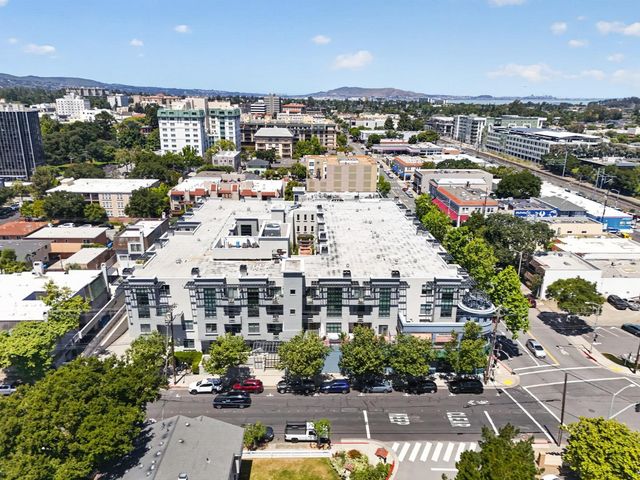 222 8th Avenue 304, San Mateo, CA 94401