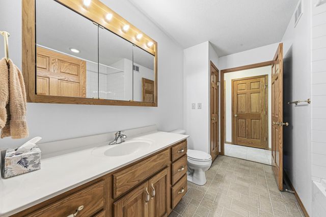 216 3rd Street NE, New Richland, MN 56072