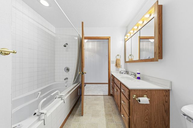 216 3rd Street NE, New Richland, MN 56072