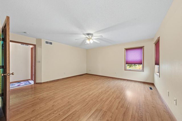 216 3rd Street NE, New Richland, MN 56072