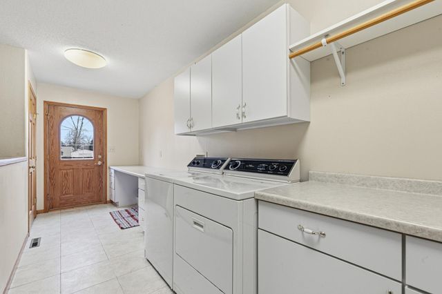 216 3rd Street NE, New Richland, MN 56072