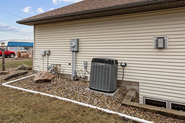 216 3rd Street NE, New Richland, MN 56072